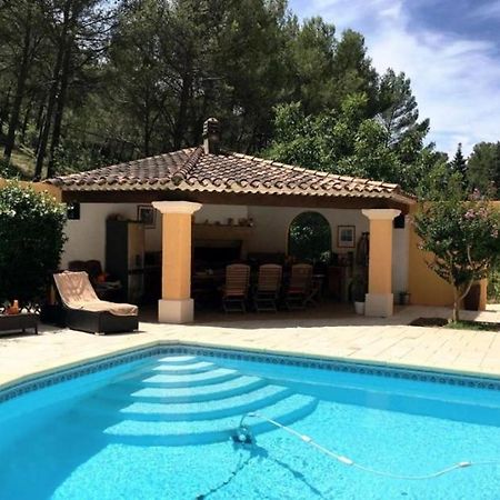Les Restanques - Chambre D'Hotes Cuges-les-Pins Luaran gambar