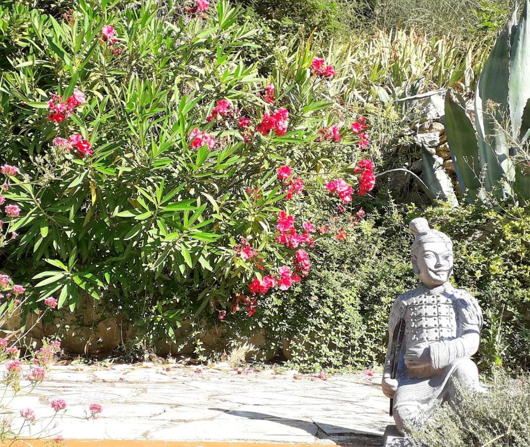 Les Restanques - Chambre D'Hotes Cuges-les-Pins Luaran gambar